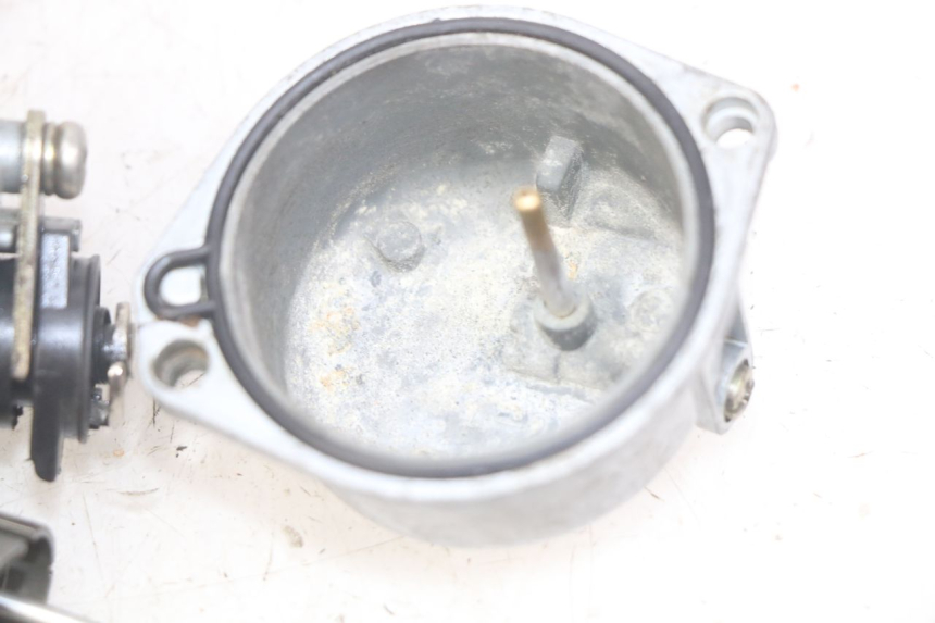 photo de CARBURADOR LONCIN DIRT BIKE 125 - Primer plano de alta resolución