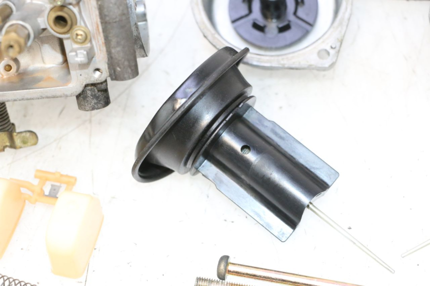 photo de CARBURADOR SUZUKI GS GSE 500 (2001 - 2003) - Primer plano técnico