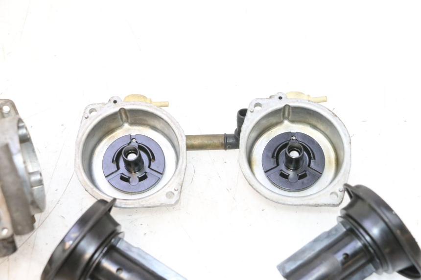 photo de CARBURADOR SUZUKI GS GSE 500 (2001 - 2003) - Detalles de los puntos de fijación