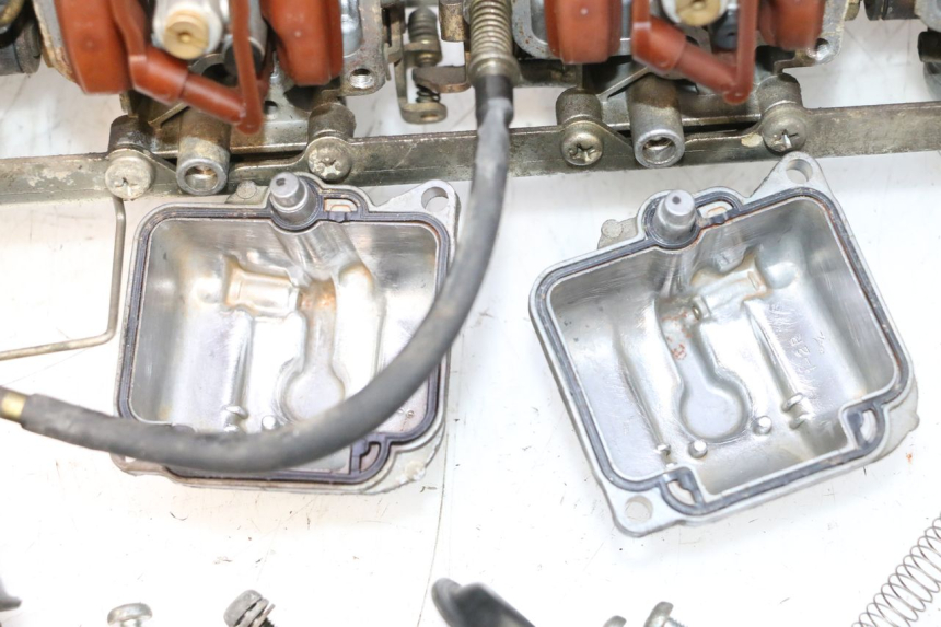 photo de CARBURADOR SUZUKI GSX F GSXF 750 (1988 - 1998) - Primer plano técnico