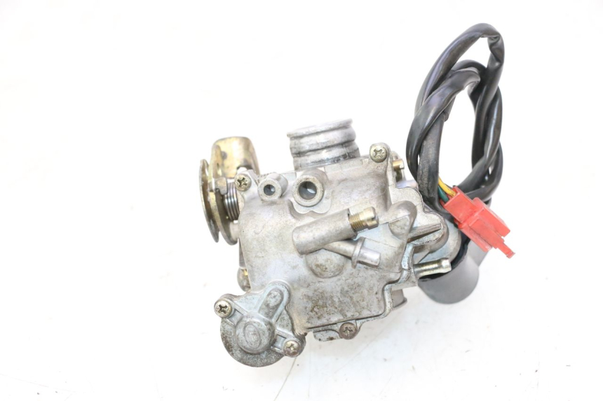 photo de CARBURADOR BAOTIAN HUASHA HS50QT-7 50 - Primer plano técnico