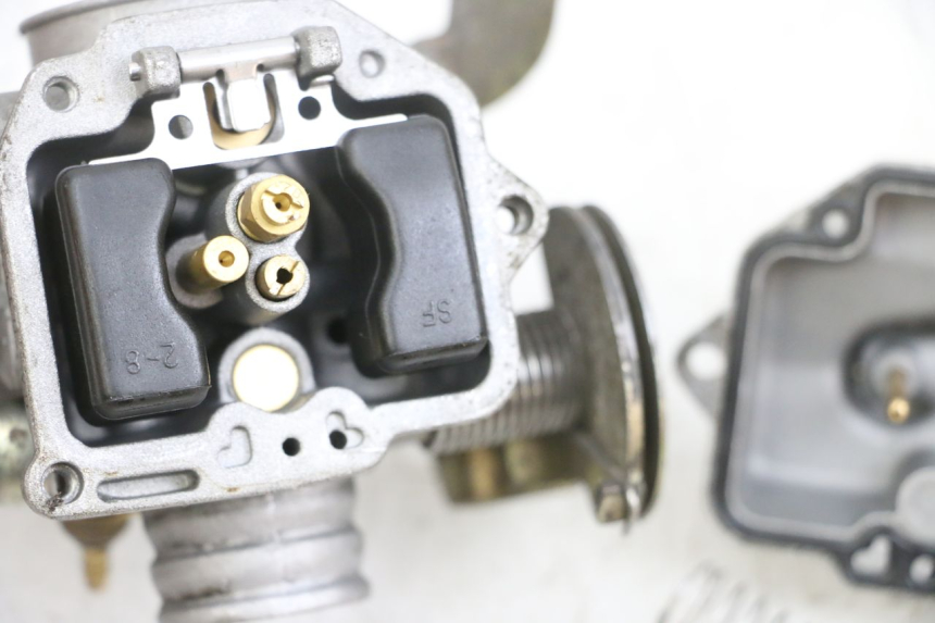 photo de CARBURADOR PEUGEOT KISBEE 4T 50 (2010 - 2017) - Características distintivas