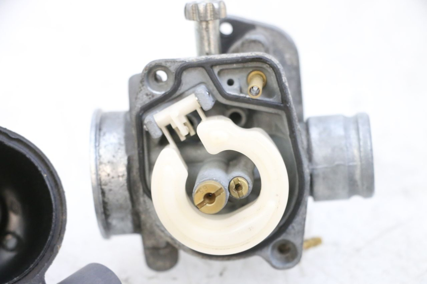 photo de CARBURADOR PIAGGIO NEW TYPHOON 50 (2018 - 2021) - Enfoque en la estructura