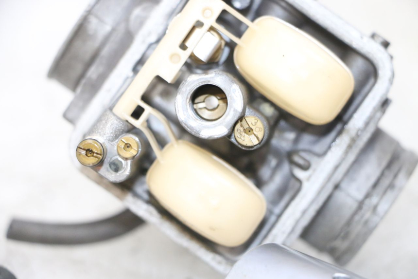 photo de CARBURADOR HONDA NSR R 125 (1994 - 2003) - Primer plano de alta resolución