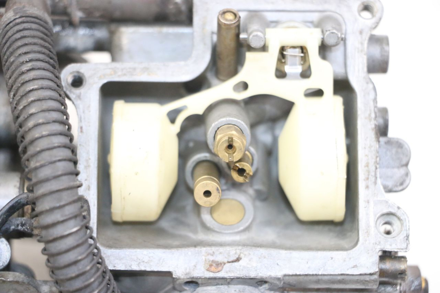 photo de CARBURADOR HONDA NTV DEAUVILLE 650 (1998 - 2001) - Primer plano de alta resolución