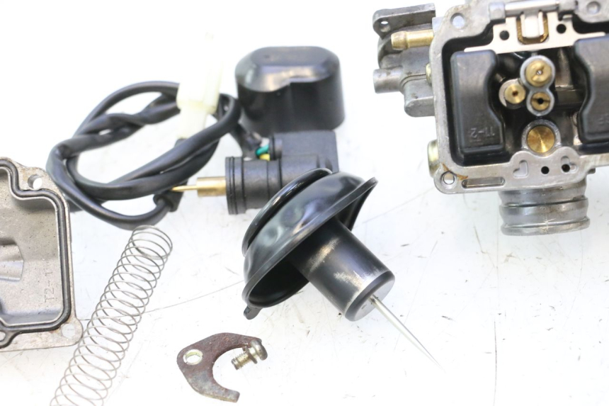 photo de CARBURADOR VASTRO R-ONE 4T 50 (2014 - 2022) - Características distintivas