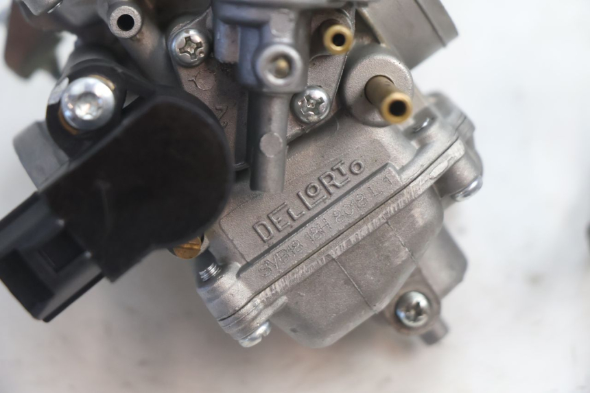 photo de CARBURADOR LAZIO RENO 50 (2016 - 2021) - Primer plano técnico