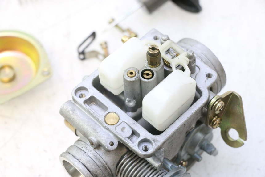photo de CARBURADOR YIYING RETRO 125 (2008 - 2018) - Zoom sobre los componentes