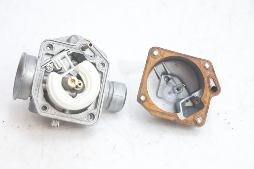 photo de CARBURADOR TNT MOTOR ROMA 10' 2T 50 (2011 - 2018) - Estado de la superficie y material