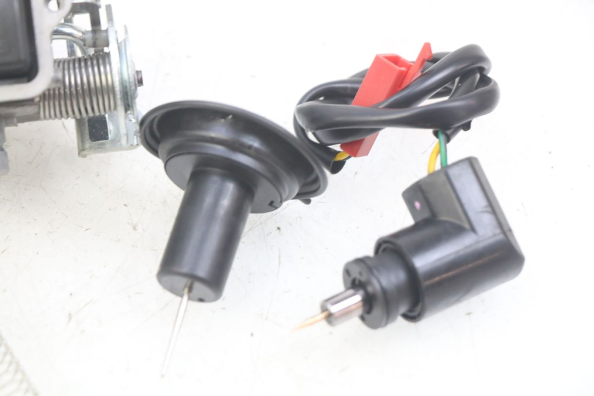 photo de CARBURADOR TNT MOTOR ROMA 10' 4T 50 (2019 - 2022) - Zoom sobre los componentes