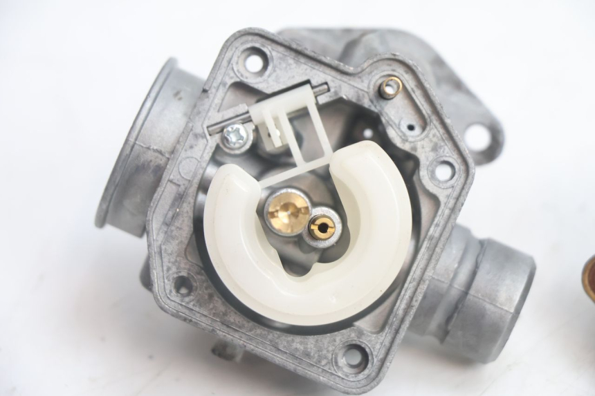 photo de CARBURADOR TNT MOTOR ROMA 12' 2T 50 (2007 - 2018) - Estado de la superficie y material