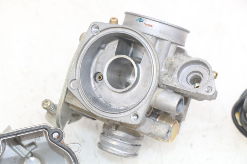 photo de CARBURADOR HONDA SCV LEAD 100 (2003 - 2007) - Primer plano de alta resolución