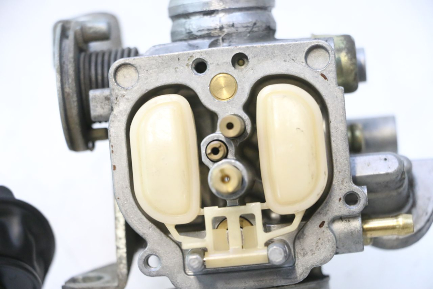 photo de CARBURADOR HONDA SCV LEAD 100 (2003 - 2007) - Enfoque en la estructura