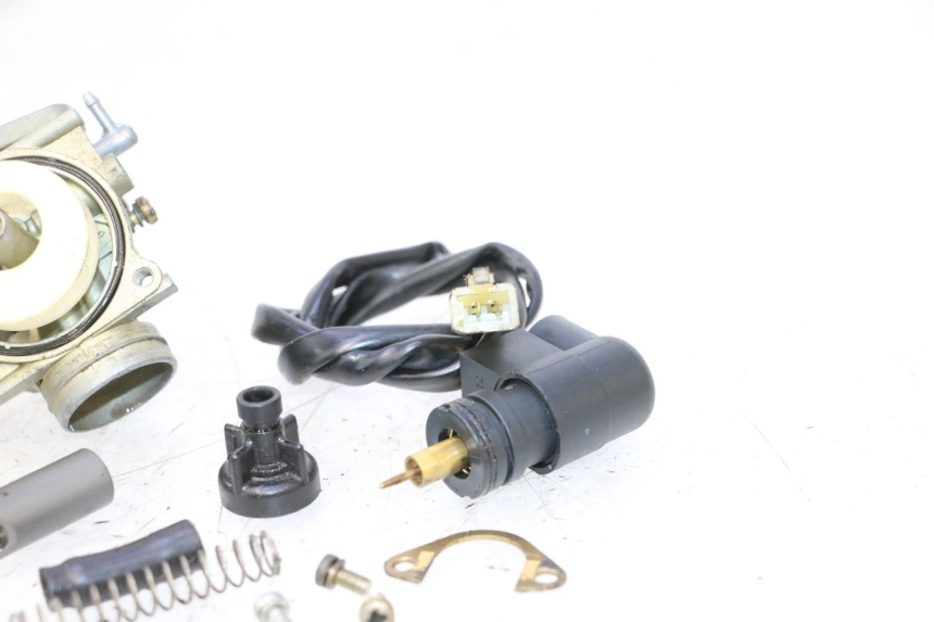 photo de CARBURADOR PEUGEOT SPEEDFIGHT LC 50 (1996 - 2002) - Zoom sobre los componentes