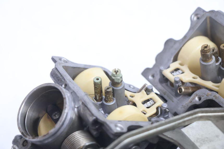 photo de CARBURADOR HONDA ST PAN EUROPEAN 1100 (1990 - 2002) - Enfoque en la estructura