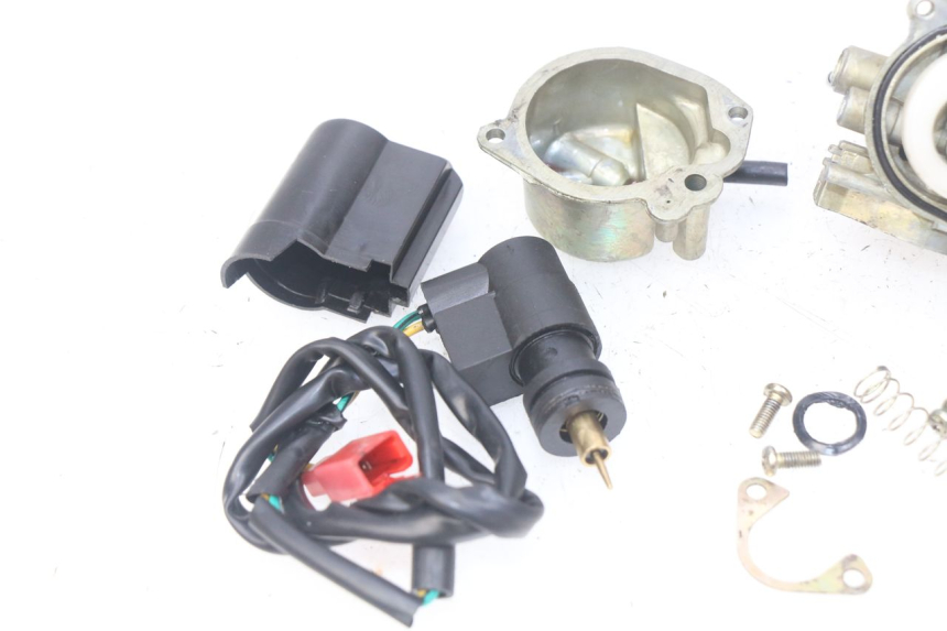 photo de CARBURADOR PEUGEOT TKR TREKKER FURIOUS 50 (2005 - 2014) - Primer plano de alta resolución