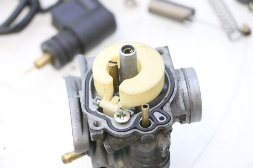 photo de CARBURADOR PEUGEOT TREKKER 50 (1995 - 2004) - Primer plano de alta resolución
