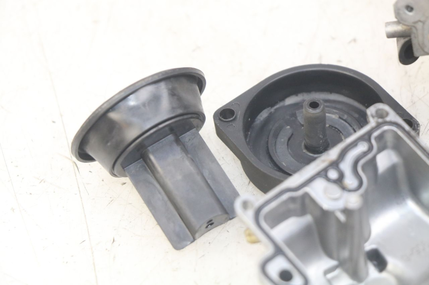 photo de CARBURADOR SUZUKI UH BURGMAN 125 (2002 - 2006) - Primer plano de alta resolución