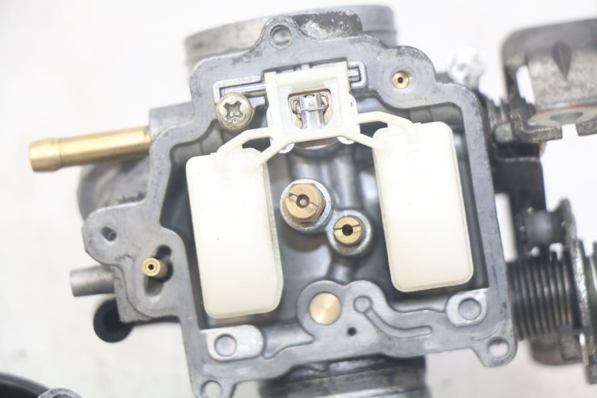 photo de CARBURADOR SUZUKI UH BURGMAN 125 (2002 - 2006) - Enfoque en la estructura