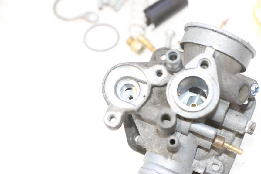photo de CARBURADOR PEUGEOT VIVACITY NEW 2T 50 (2008 - 2017) - Primer plano de alta resolución