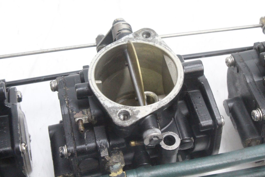 photo de CARBURADOR YAMAHA WAVE RUNNER GP R 1200 (2000 - 2003) - Otra vista del artículo
