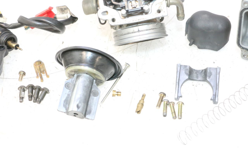 photo de CARBURADOR PIAGGIO X9 EVOLUTION 125 (2003 - 2007) - Primer plano técnico