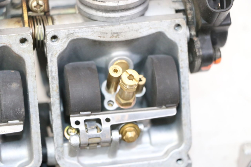 photo de CARBURADOR YAMAHA XJN DIVERSION 600 (2000 - 2003) - Otra vista del artículo