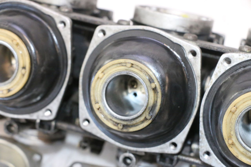 photo de CARBURADOR YAMAHA XJR 1300 (1998 - 2002) - Perfil de la pieza de repuesto