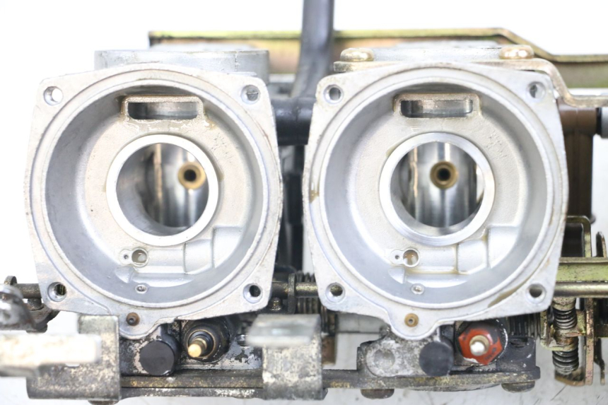 photo de CARBURADOR YAMAHA XJS DIVERSION 600 (1997 - 1999) - Primer plano técnico