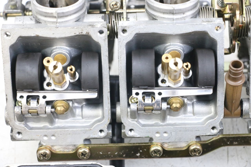 photo de CARBURADOR YAMAHA XJS DIVERSION 600 (1997 - 1999) - Zoom sobre los componentes