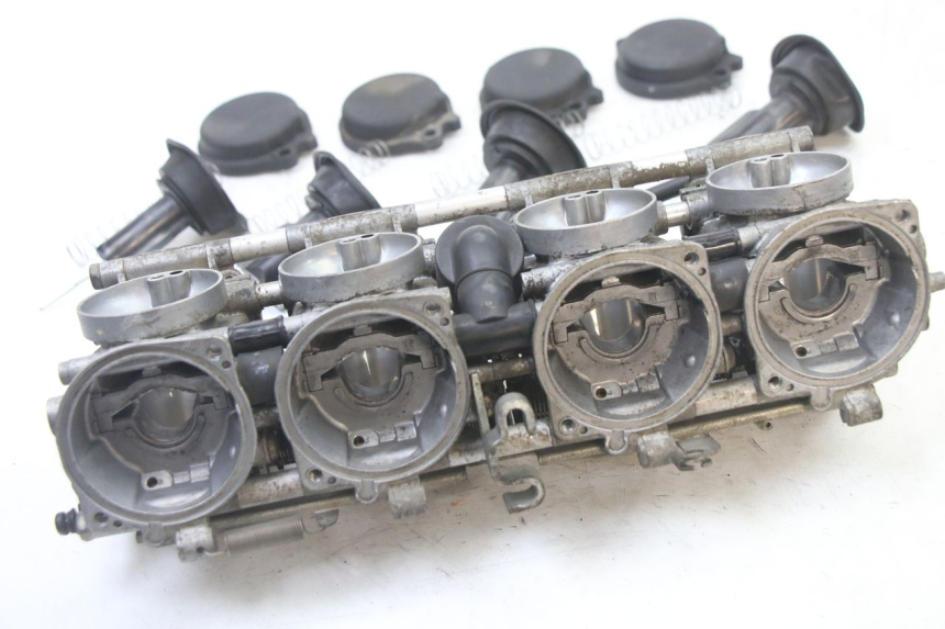 photo de CARBURADOR YAMAHA FZS FAZER 600 (2001 - 2003) - Estado de la superficie y material