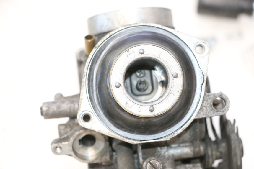 photo de CARBURADOR YAMAHA YP MAJESTY 125 (2002 - 2006) - Primer plano de alta resolución