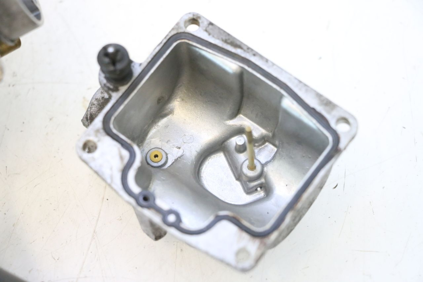 photo de CARBURADOR YAMAHA YP MAJESTY 125 (2002 - 2006) - Detalles de los puntos de fijación