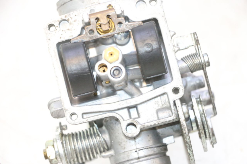 photo de CARBURADOR YAMAHA YP MAJESTY 125 (1998 - 2001) - Primer plano de alta resolución