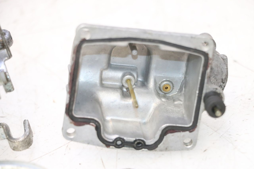 photo de CARBURADOR YAMAHA YP MAJESTY 125 (1998 - 2001) - Enfoque en la estructura