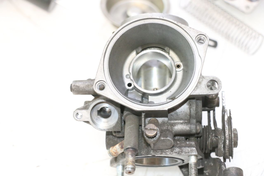 photo de CARBURADOR YAMAHA YP MAJESTY 125 (2007 - 2010) - Zoom sobre los componentes