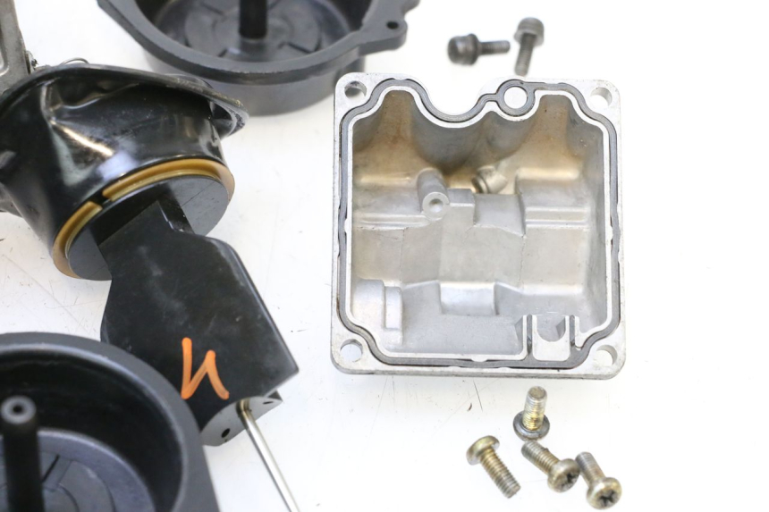 photo de CARBURADOR YAMAHA YZF R GENESIS 750 (1993 - 1998) - Estado de la superficie y material