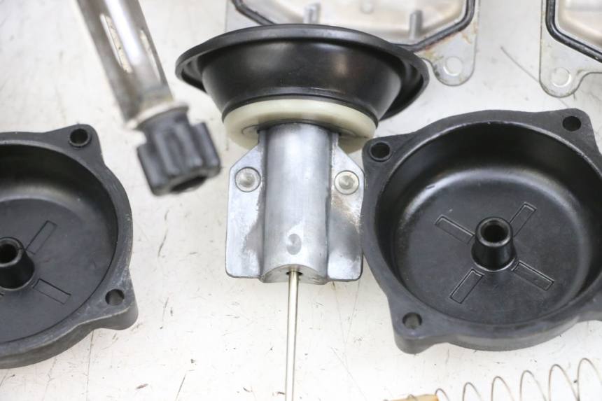 photo de CARBURADOR KAWASAKI ZR 7 750 (1999 - 2004) - Estado de la superficie y material