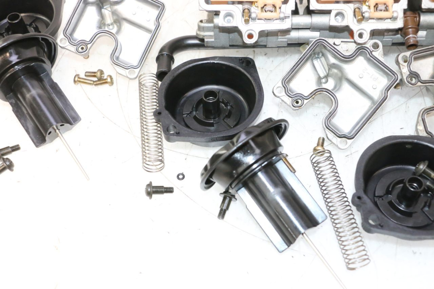 photo de CARBURADOR KAWASAKI ZX-6R ZX6R 600 (2000 - 2002) - Zoom sobre los componentes