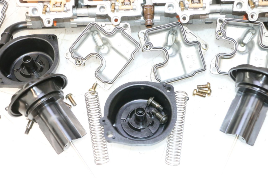 photo de CARBURADOR KAWASAKI ZX-6R ZX6R 600 (2000 - 2002) - Primer plano de alta resolución