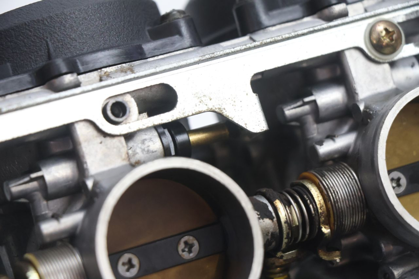 photo de CARBURADOR KAWASAKI ZX-6R ZX6R 600 (1995 - 1997) - Primer plano técnico