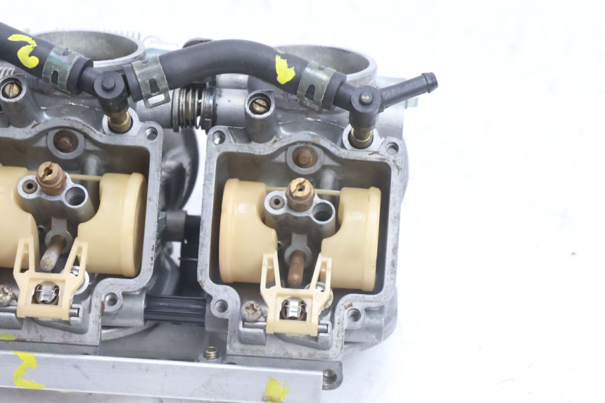 photo de CARBURADOR KAWASAKI ZZR 600 (1995 - 2004) - Primer plano de alta resolución