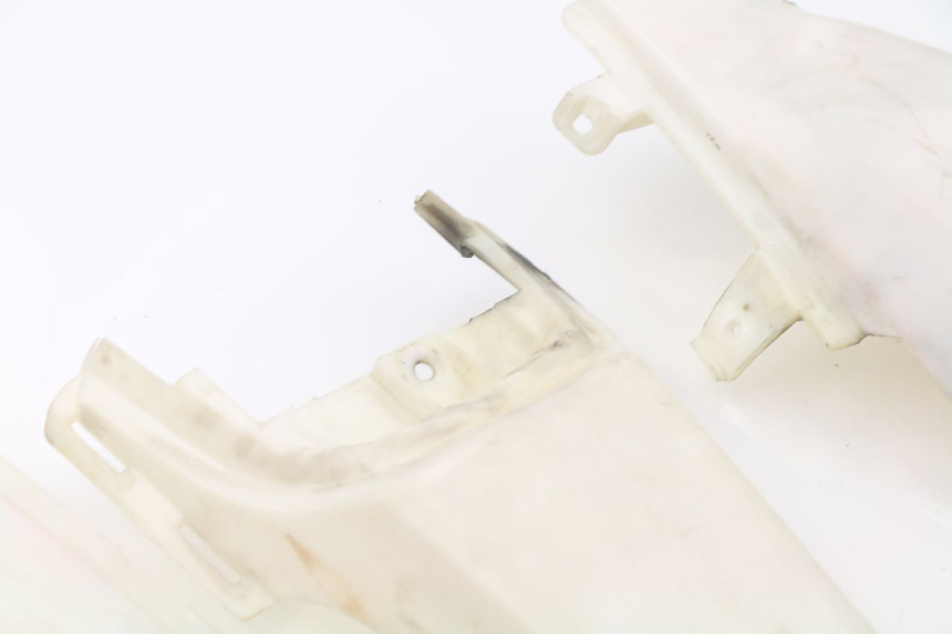 photo de CARENADO TRASERO APOLLO DIRT BIKE 125 (2010 - 2018) - Zoom sobre los componentes