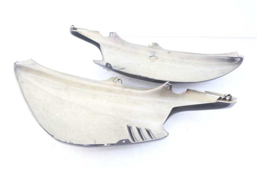 photo de CARENADO TRASERO MBK BOOSTER NEXT GENERATION 50 (2004 - 2007) - Detalles de los puntos de fijación