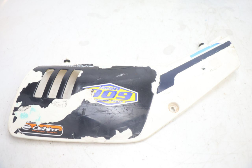 photo de CARENADO TRASERO SUZUKI DR S 600 (1985 - 1989) - Primer plano técnico