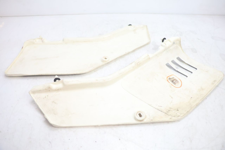 photo de CARENADO TRASERO SUZUKI DR S 600 (1985 - 1989) - Detalles de los puntos de fijación