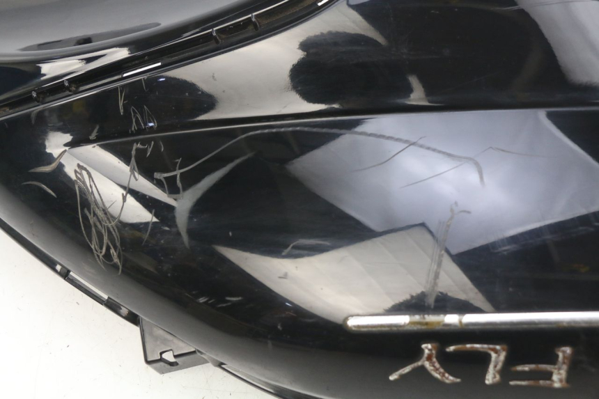 photo de CARENADO TRASERO PIAGGIO FLY 2T 50 (2004 - 2017) - Zoom sobre los componentes