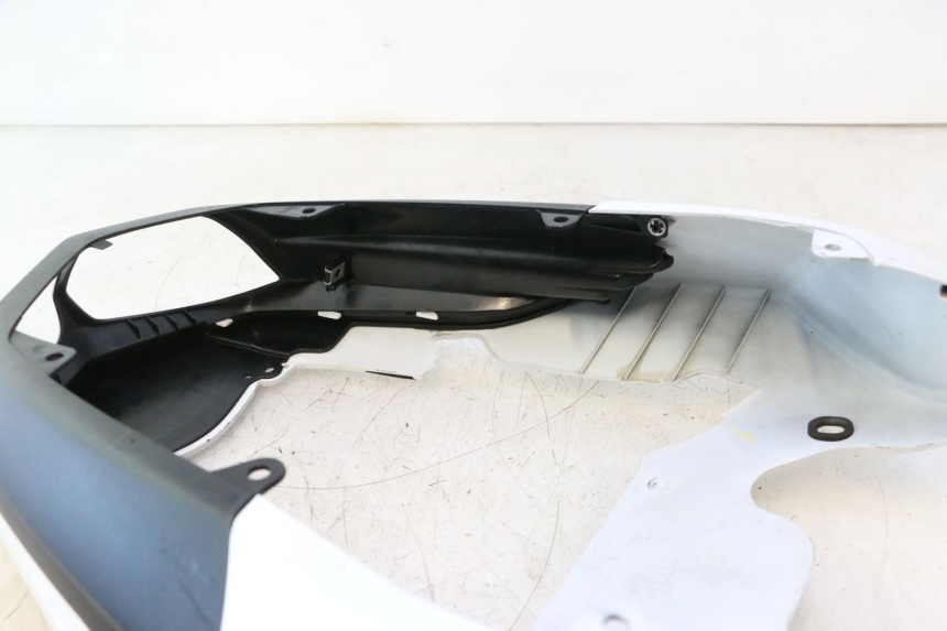 photo de CARENADO TRASERO YAMAHA FZ8 800 (2010 - 2016) - Zoom sobre los componentes