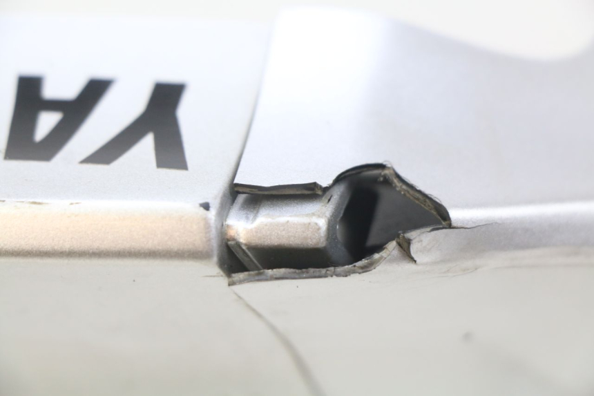 photo de CARENADO TRASERO YAMAHA FZS FAZER 600 (1998 - 2001) - Detalle de la pieza