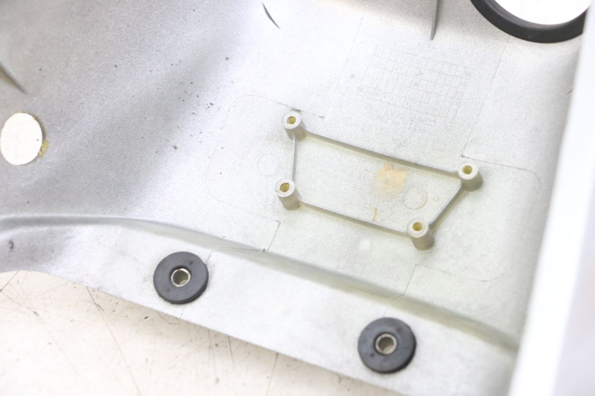 photo de Carenado trasero HYOSUNG GF 125 (2001 - 2005) - Detalle de la pieza